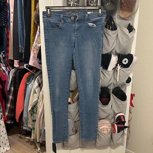 Arizona Jean Company Women's Light Wash Skinny Jeans